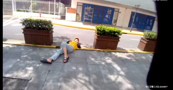 库东投资 夏季高发！骑手刚被车撞后又突发呼吸性碱中毒，交警找来塑料袋救命